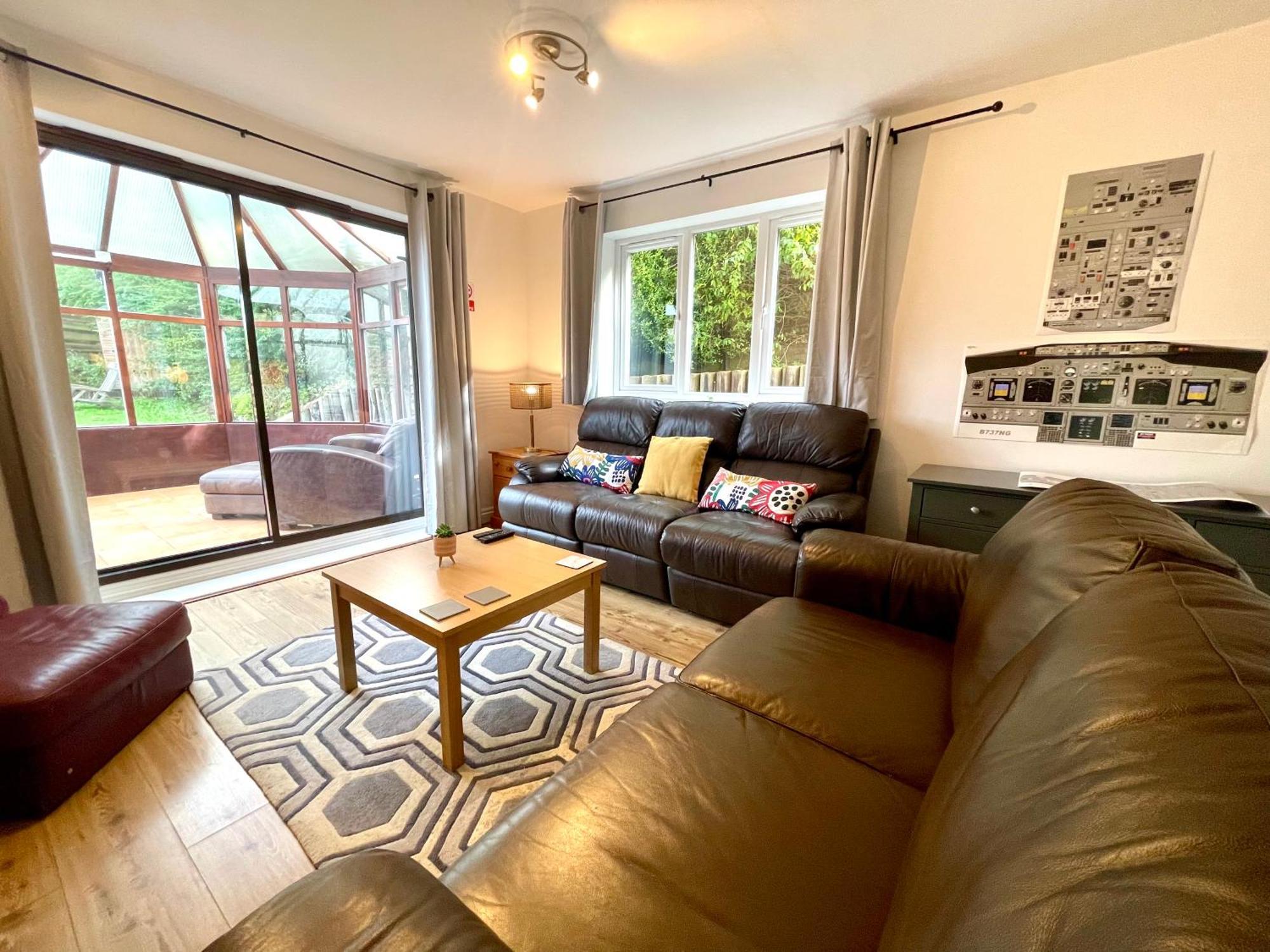 Large 5 Bed Detached House Near Stansted Airport With Parking For 2 Vehicles! Stansted Stays Stansted Mountfitchet Exterior photo